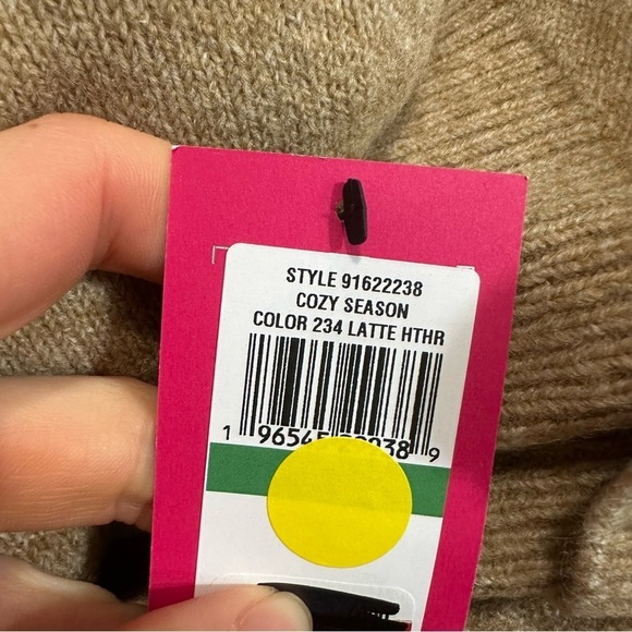 Vince Camuto
Women's Dropped-Shoulder V-Neck Sweater - Picture 3 of 3